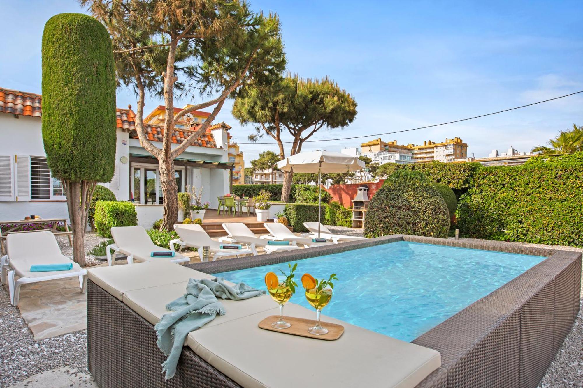 Villa Erika Beach House Malgrat de Mar Bagian luar foto