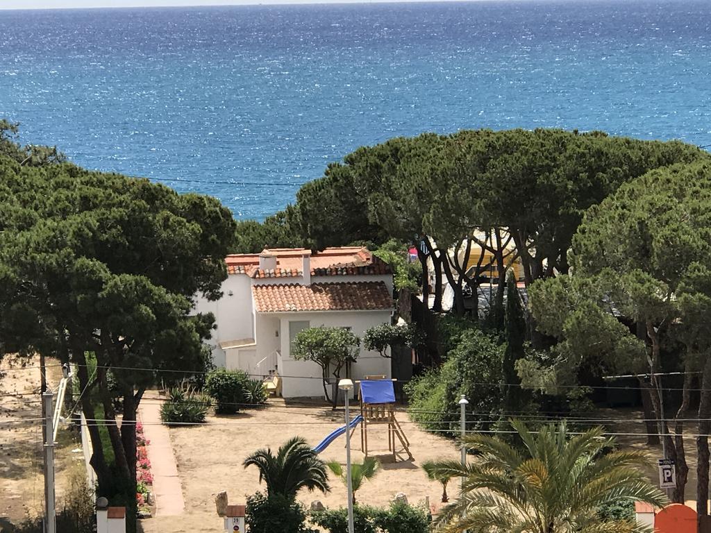 Villa Erika Beach House Malgrat de Mar Bagian luar foto